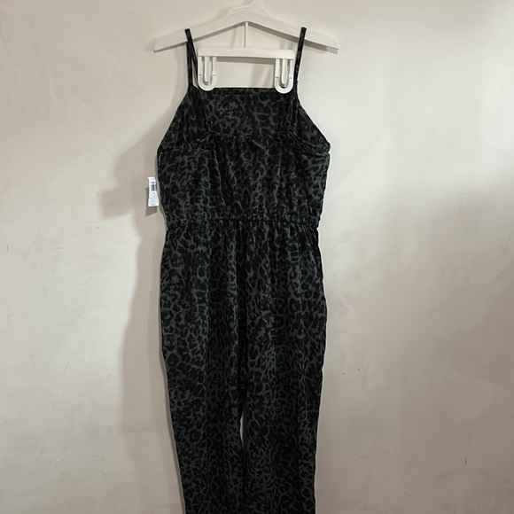 NWT Woman’s jump suit leopard print size medium - Picture 3 of 4